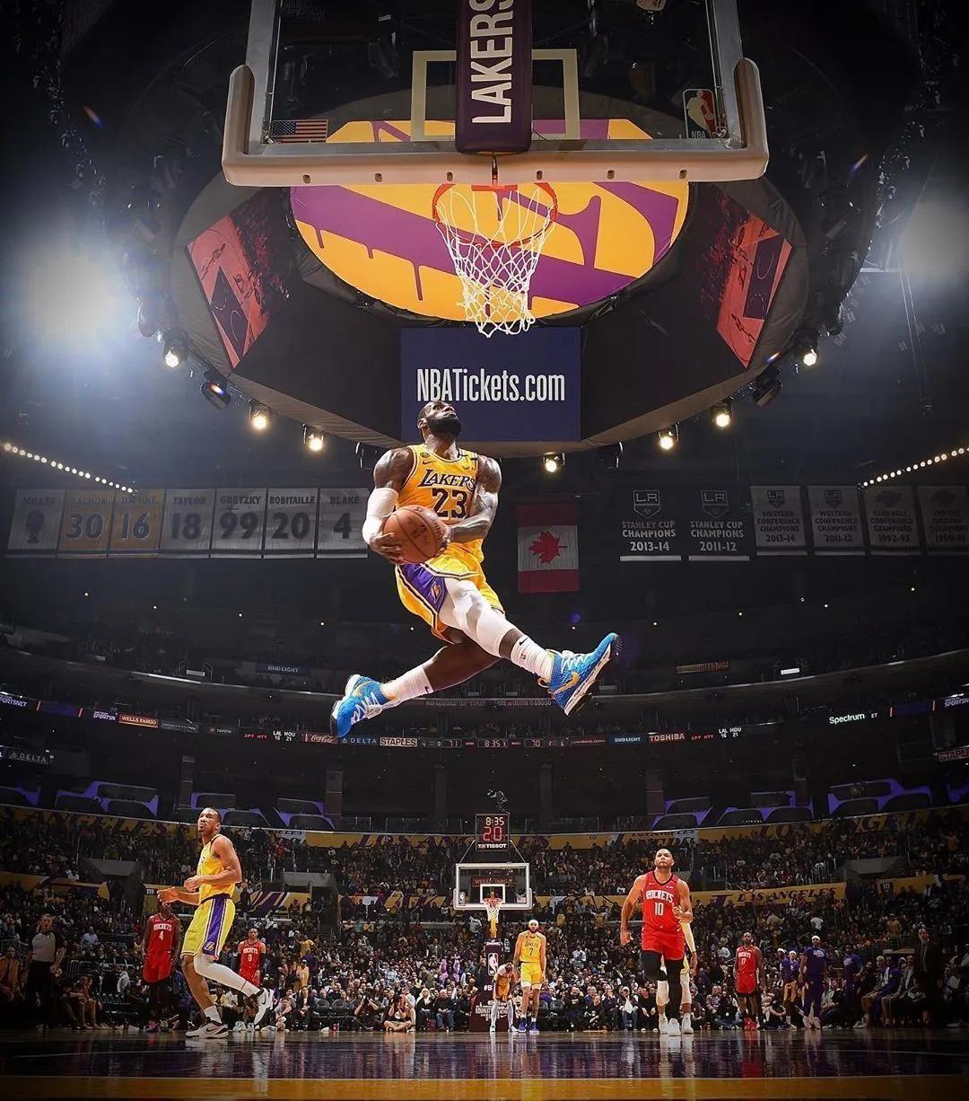 库里:湖人是西部最强的球队，最怕交手詹姆斯，格林一生之敌。