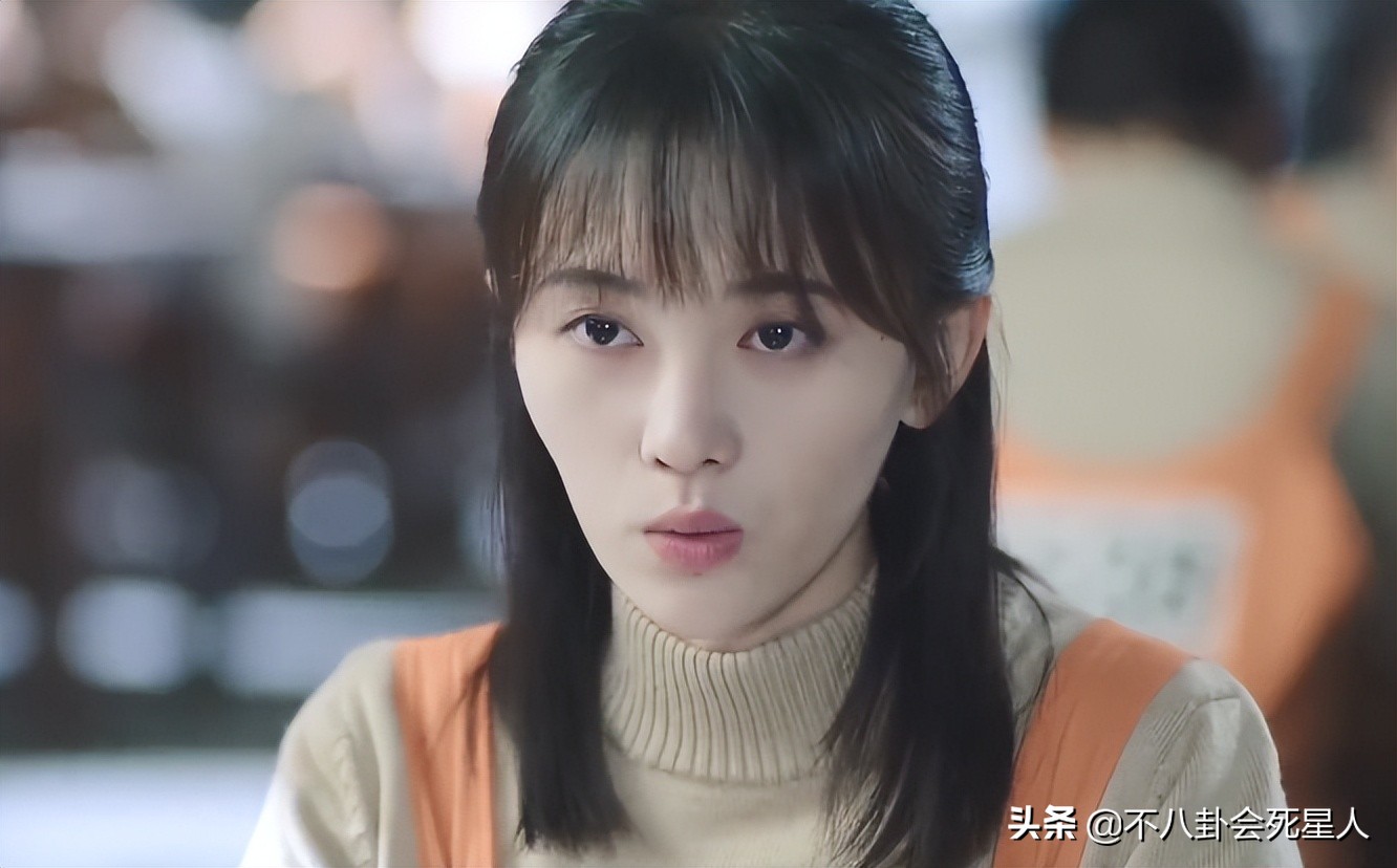 鞠婧祎8大离谱妆容：吐血不敢弄花半永久妆，守丧也要浓妆涂红唇