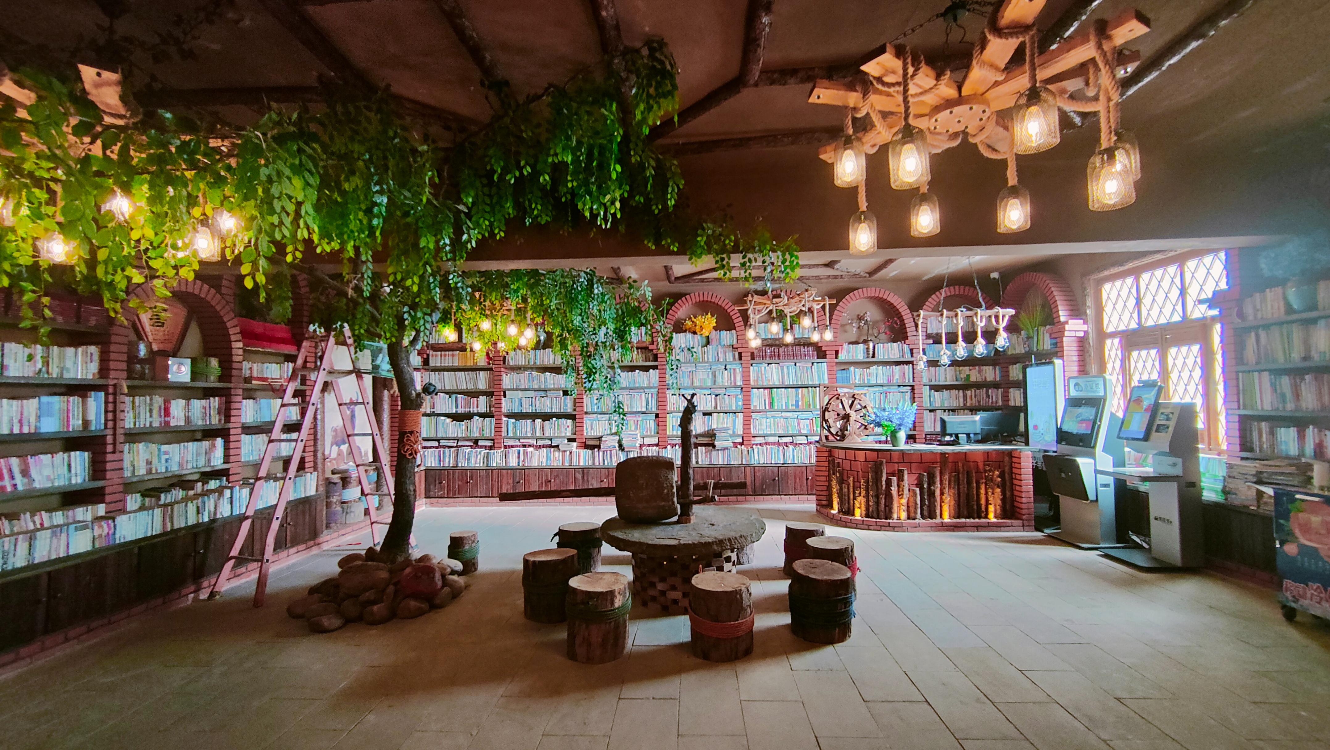 坑镇赤牛坬在榆林哪里,佳县赤牛坬农家乐