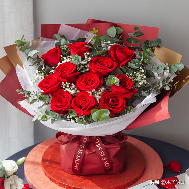 11朵玫瑰花送女朋友,玫瑰送11朵还是19朵比较好