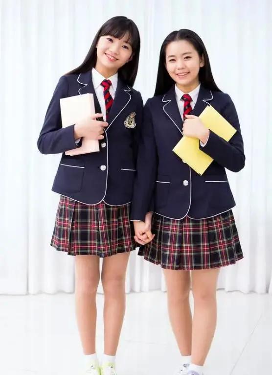 校服又出事？江苏一中学校服拆开都是塑料薄膜，网友：啥钱都敢赚