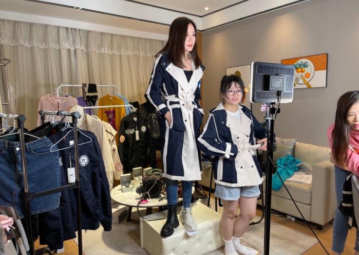 直播间卖假货翻车的有几位明星,香港过气明星直播卖假货