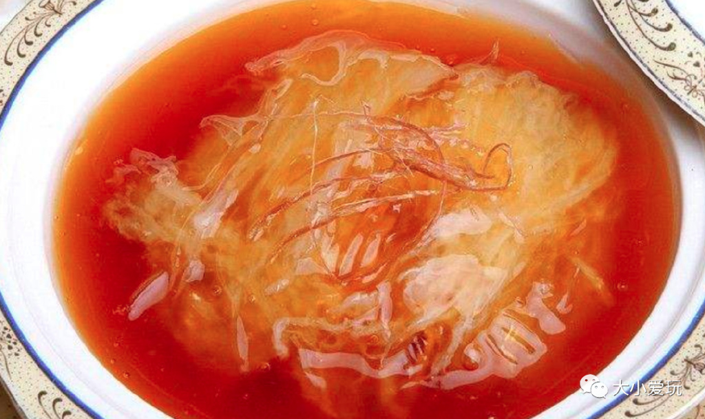 这座颜值逆天的“千岛之城”坐拥金沙白浪，还有机会偶遇荧光海哦