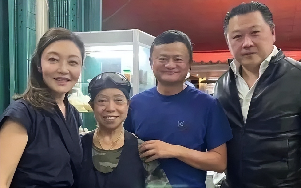 马云刘强东目前有什么动作,2014年峰会马云和刘强东