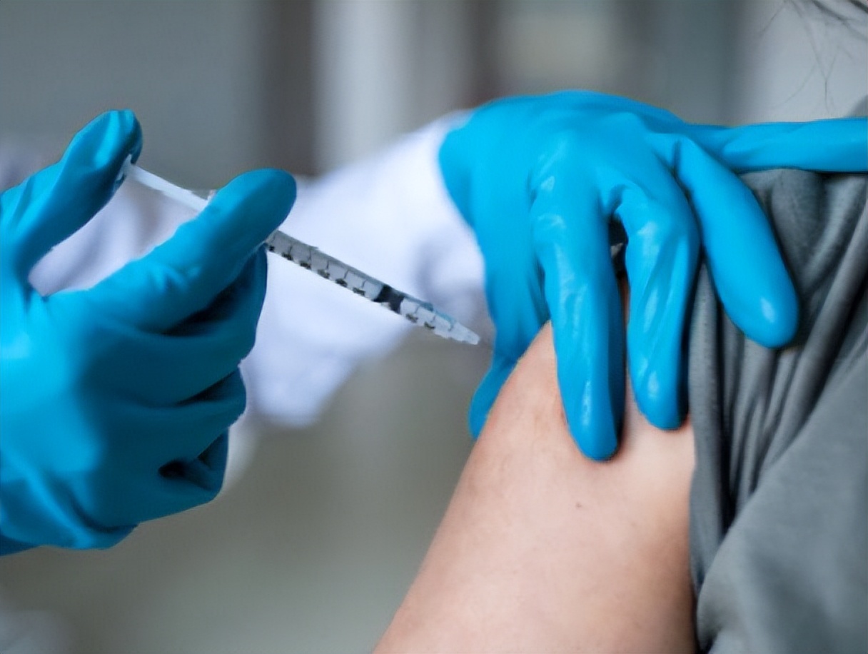 一身痛冷发高烧是新冠第几天,高热39度不退是新冠吗