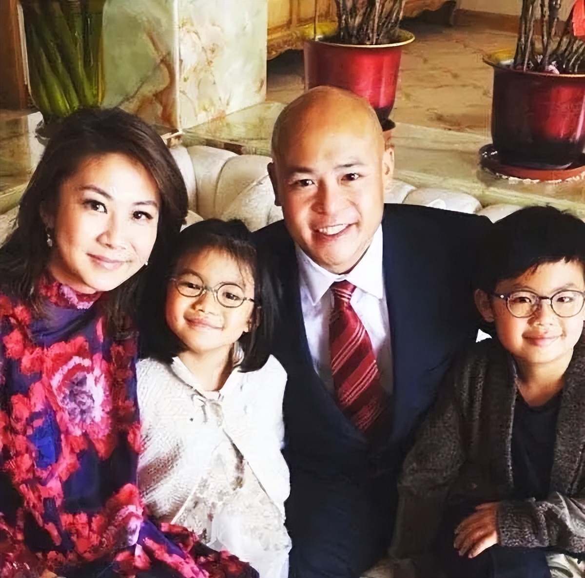 李嘉欣晒与老公合照,李嘉欣晒与许晋亨合照大秀恩爱