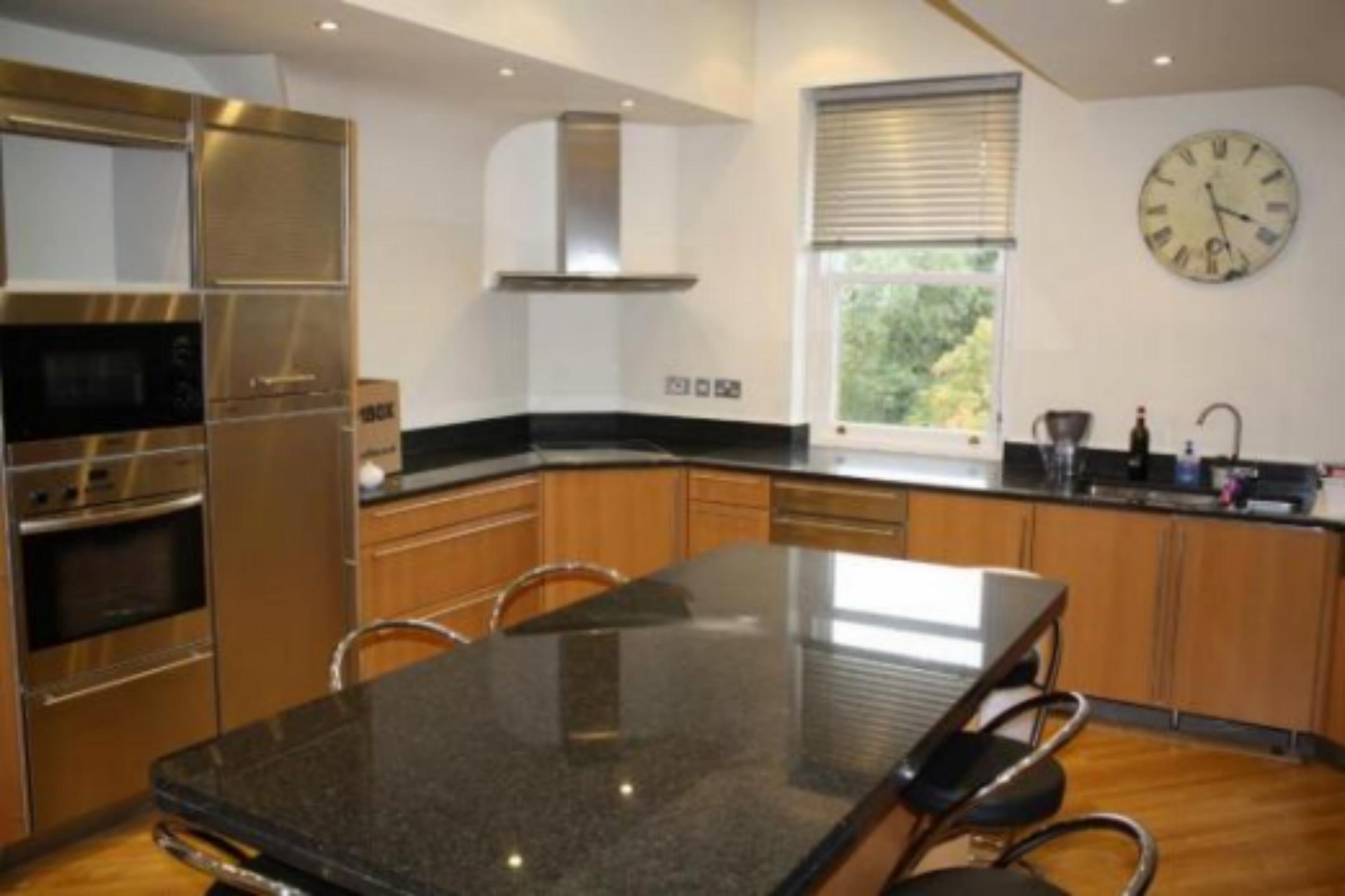 贝克汉姆和c罗谁有钱,贝克汉姆和c罗谁商业价值大