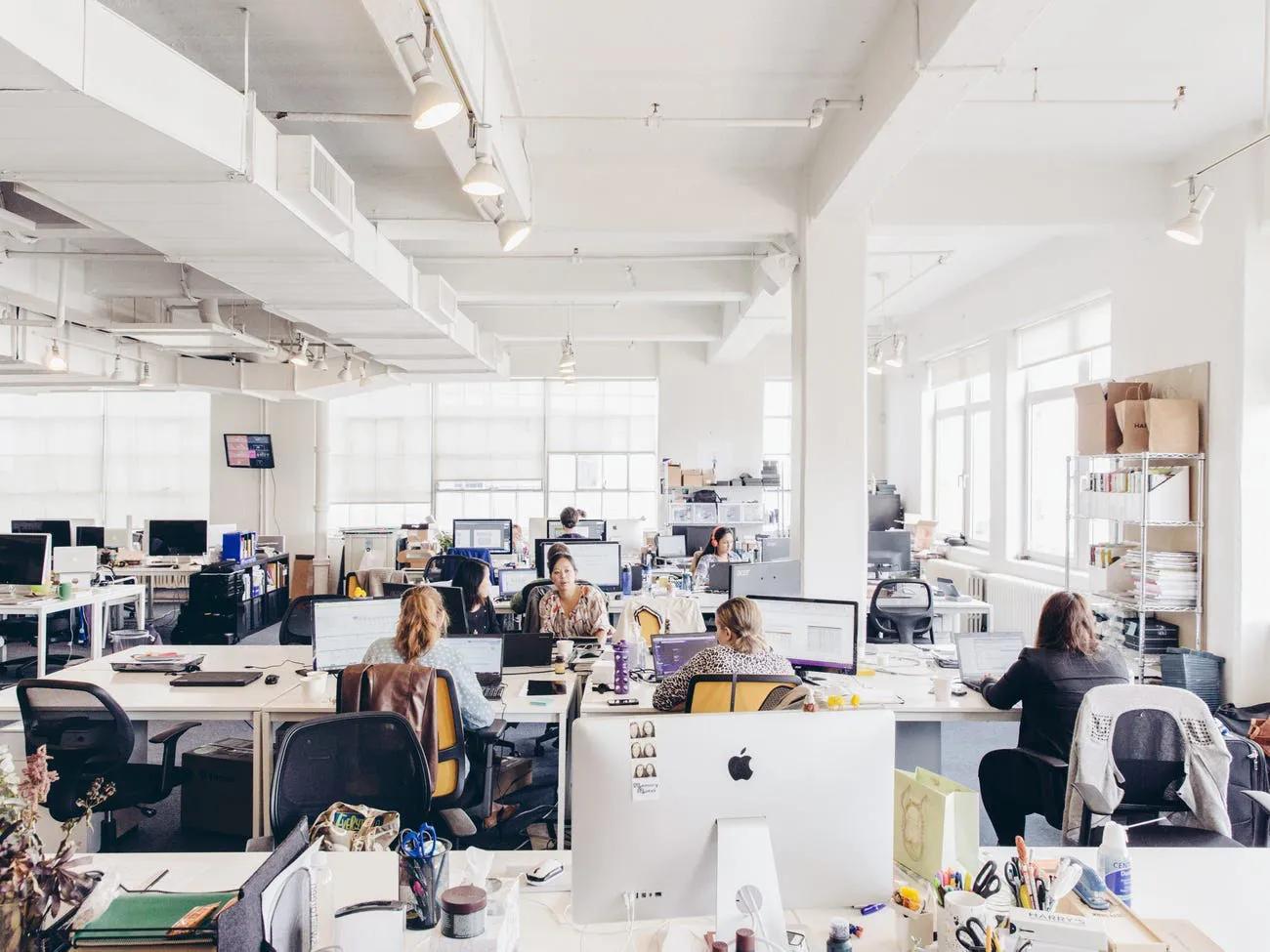 美国工资到手是交完税后吗,美国工资达到多少需要交税