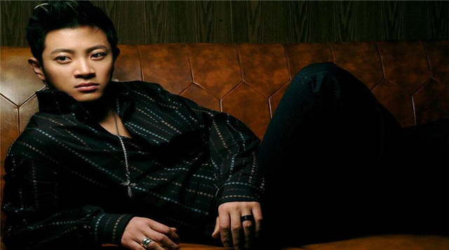 罗中旭眼睛受伤的照片,罗中旭视网膜