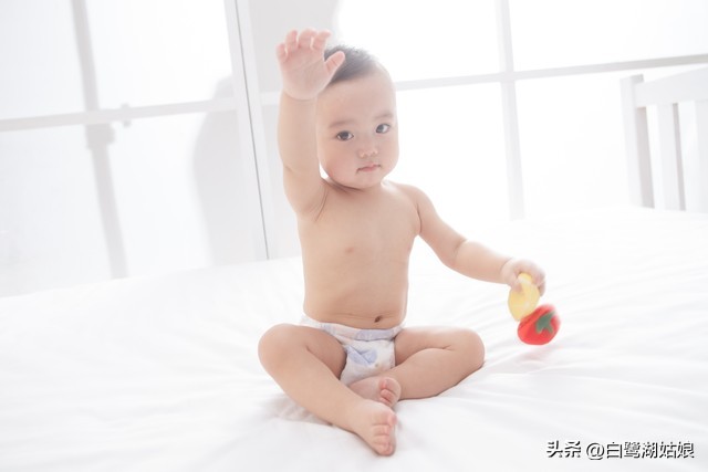 在女儿家看管外孙,在女儿家带小外孙五六年了