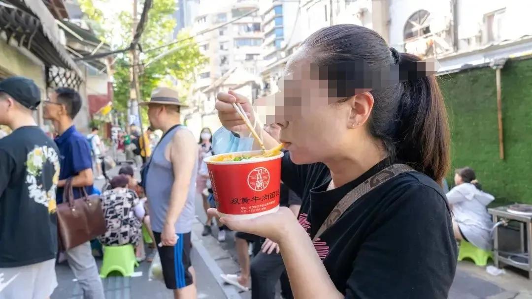 纸碗和塑料碗区别,纸碗是本色好还是白色好