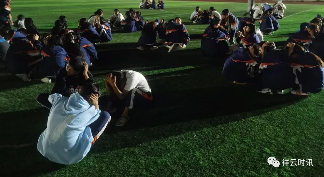 青海三中防震演练,出江镇学校地震演练