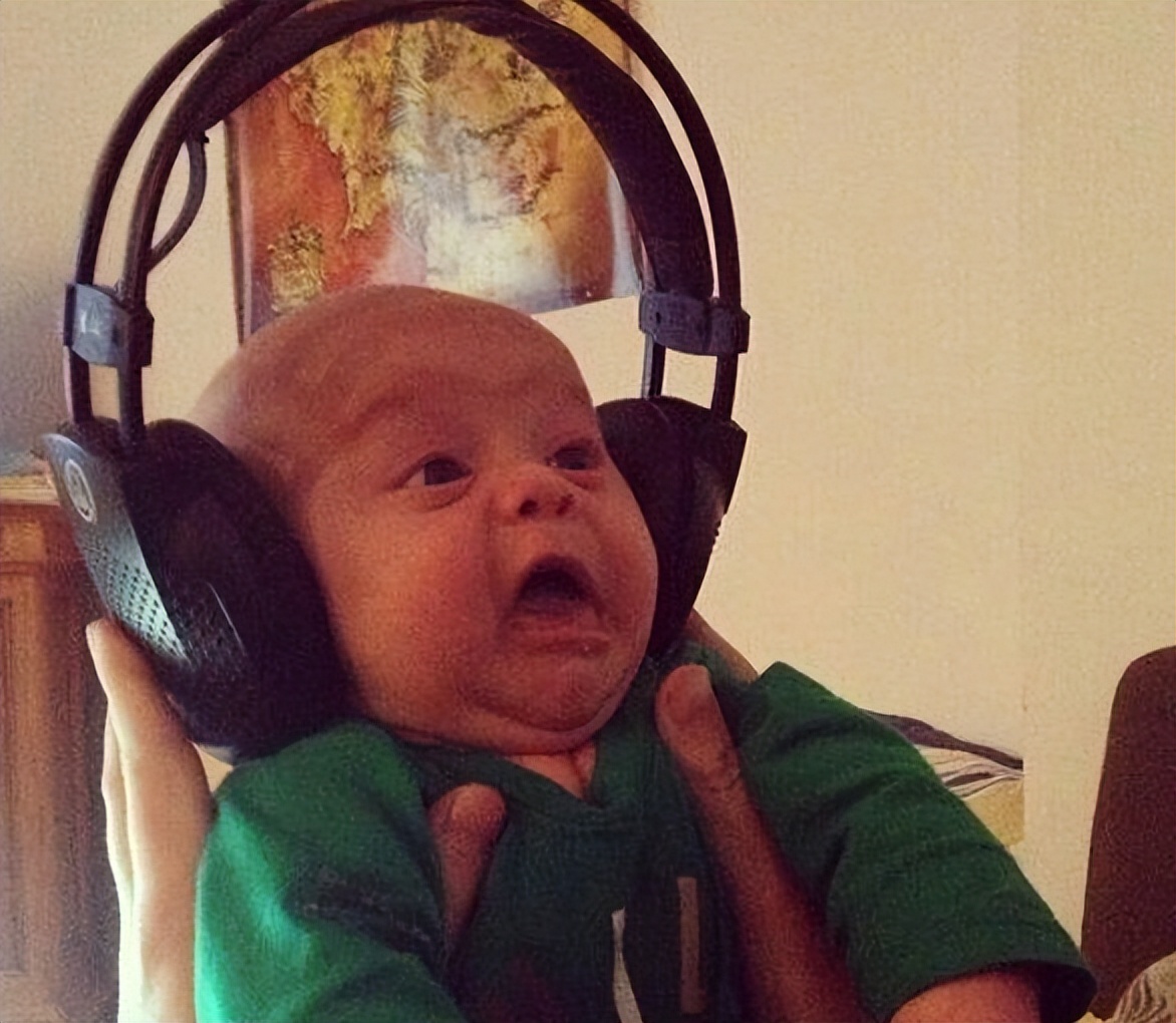 真无线蓝牙耳机百元以下的,一千多无线耳机和几十块差别