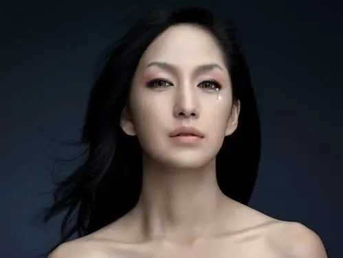 “偏执歌后”中岛美嘉：凭一首歌拉低日本自杀率，失聪仍坚持歌唱