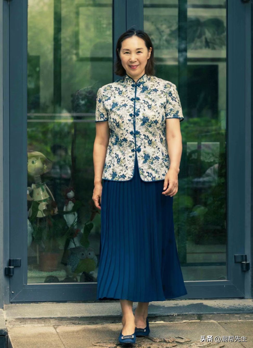 女生这样穿超显气质穿上年轻10岁,岁数大的女士夏天怎样穿好看