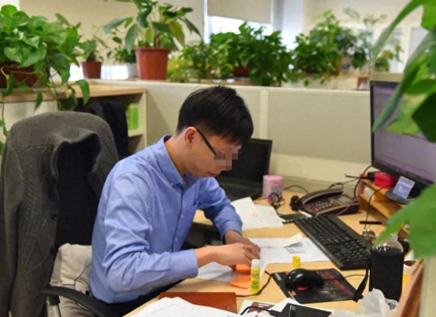 临终老人被强行抢救,癌症晚期昏迷插胃管