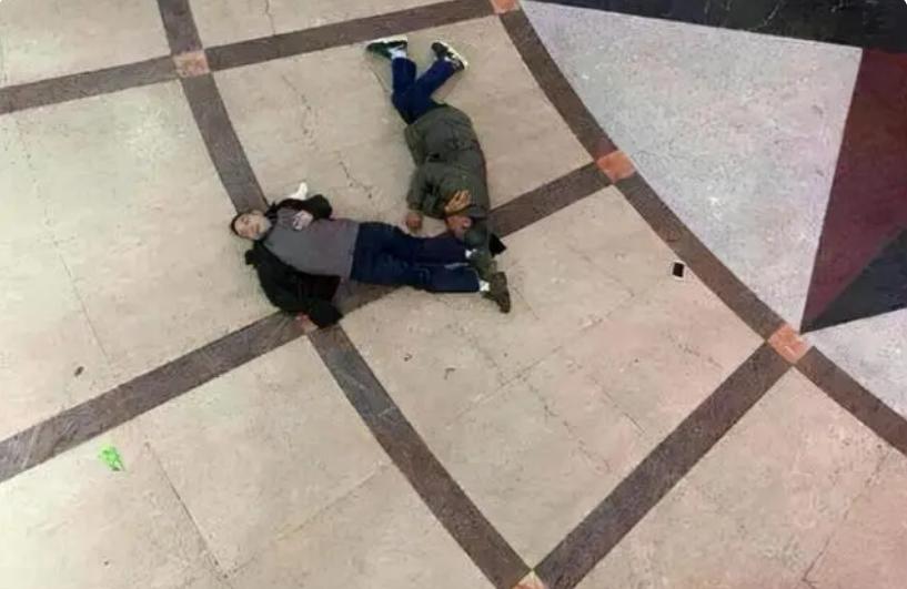 2014年，54岁老汉跳楼却砸死路人，警方调查发现其为17年前在逃犯