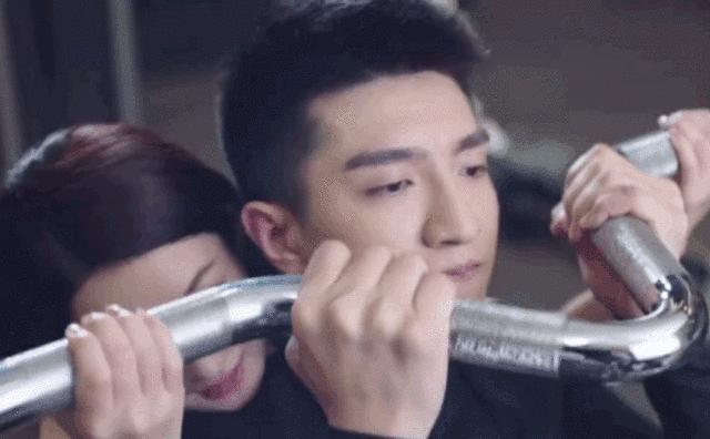 明明很帅自己却觉得很丑,明明很帅却打扮很丑