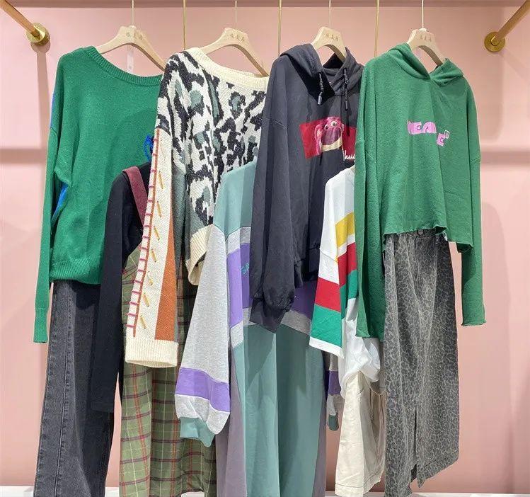 乐町女装2023新款棒球外套,乐町短款连帽女装