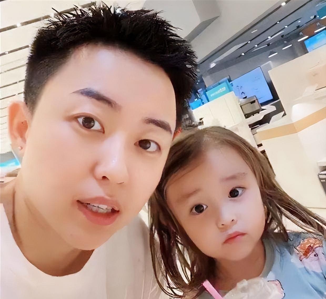 抖音90后网红富婆、日常养豹、出行包专机、到底是一种什么体验？