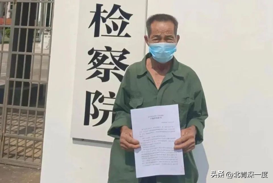 七旬老人救孙子砍伤闹事者获刑案,70岁老人护孙砍伤酒后闹事者获刑