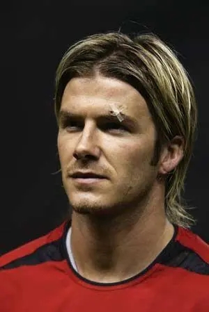 贝克汉姆中场吊射绝杀希腊,贝克汉姆的成名绝技