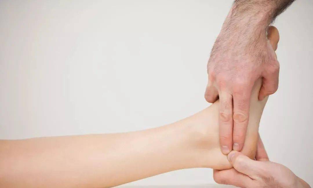 脚后跟疼并痒预示三种病,脚后跟经常疼是什么原因怎样治疗