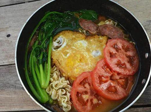 摆摊卖泡面创业项目怎么样,街边摆摊煮泡面卖50一份