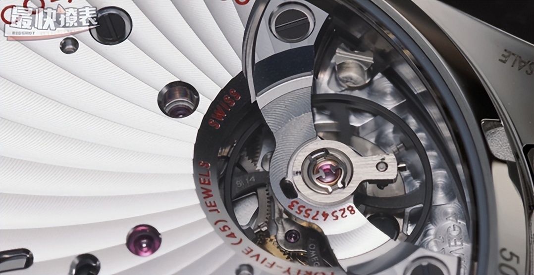 欧米茄新款超霸57腕表,明星戴欧米茄超霸57最新款