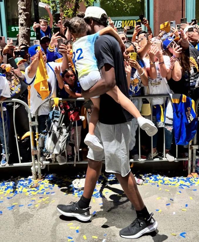 全美直播！维金斯一身匹克汤普森良心代言人国产两大品牌赚翻了