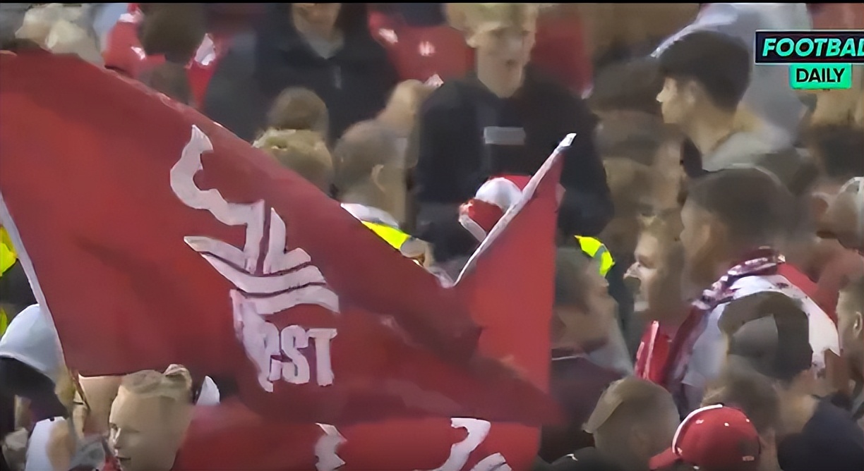 根本没想到？英冠队刚进附加赛决赛！为啥全场球迷就疯狂涌入球场