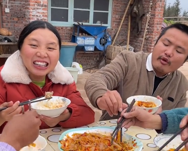 牛爱芳夫妇翻车原视频,牛爱芳夫妇带货翻车视频