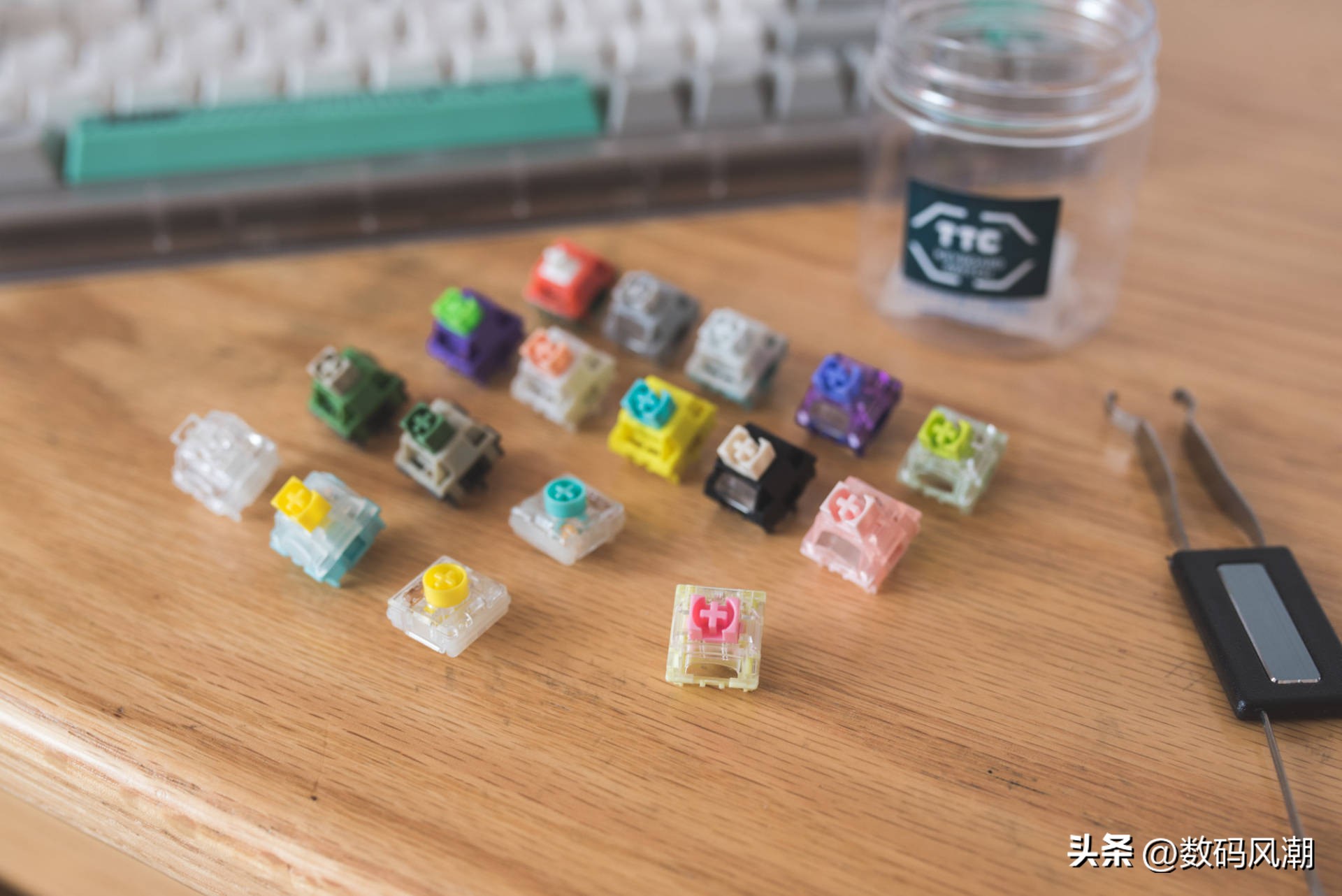 晒出心目中的桌搭工作台，十件新老数码单品，总有一件你会想入手