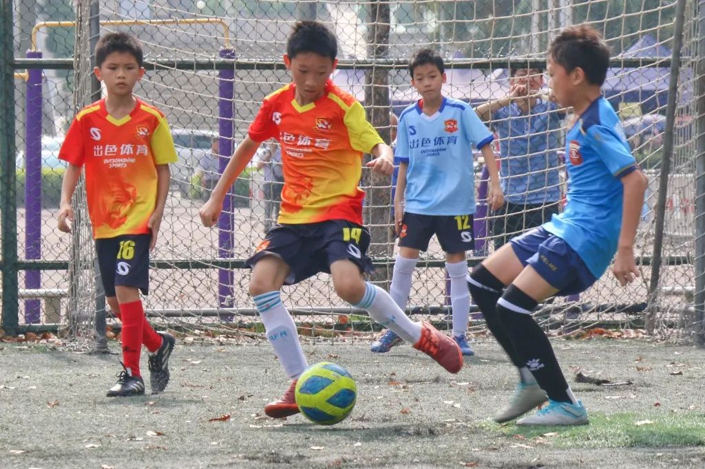 足够精彩校园足球联赛火热进行中,中山足球俱乐部联赛