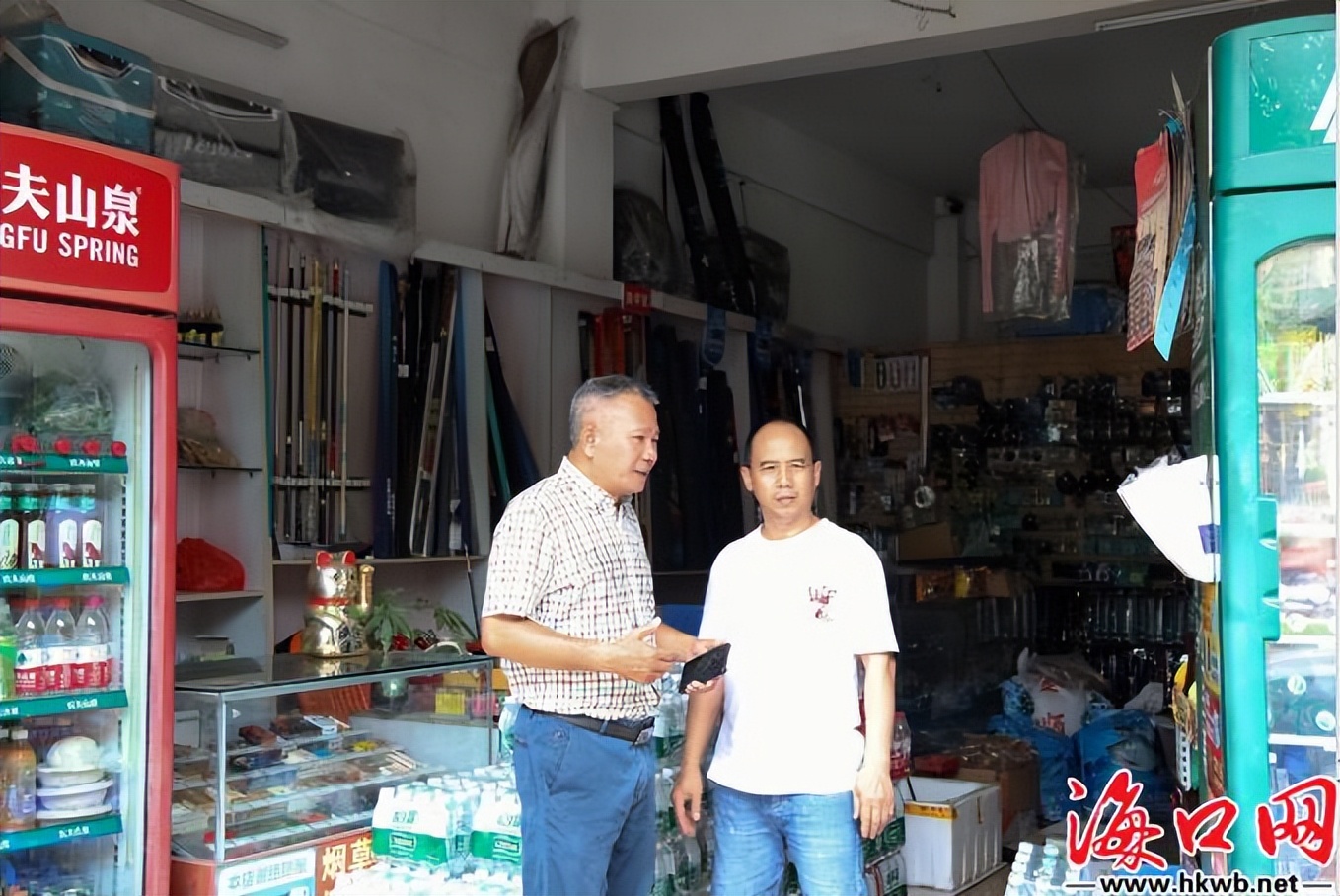 “顾客多了，商店生意火了”海口儒益村设置免费车位解“难题”