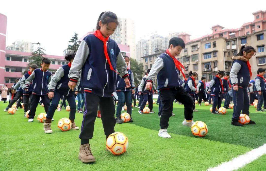 足球运动员每日训练表,足球运动员休赛期力量训练