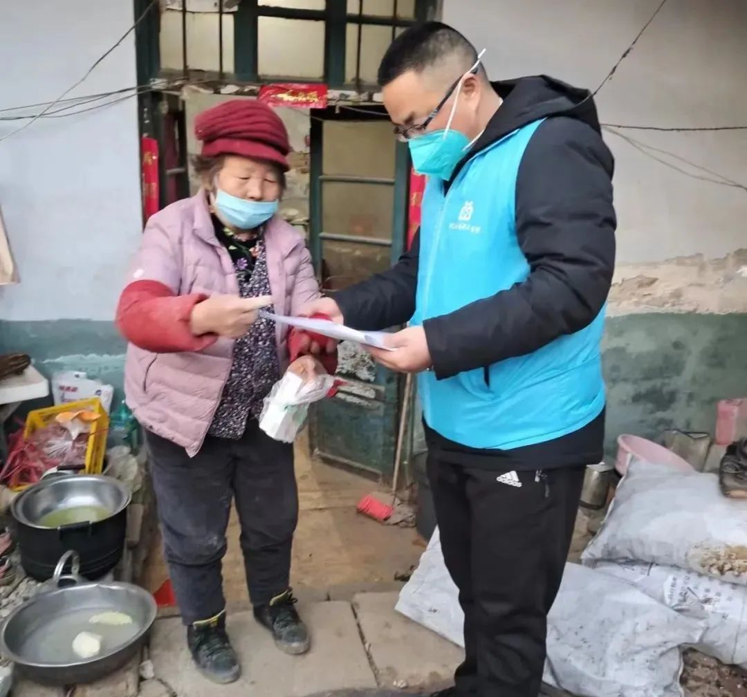 情系贫困户冬日送温暖,情系高龄老人暖心入户走访