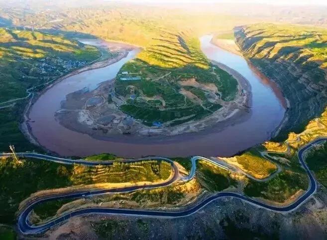别惦记秦岭了，这条黄河边的观光路，全是旅游爱好者的“硬菜”