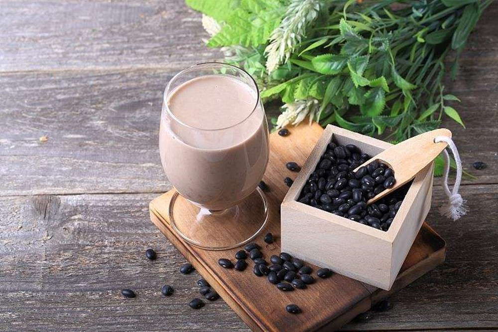 夏天干活没力气？教你拿1抓黑豆这么做，老公一天一杯，真有劲