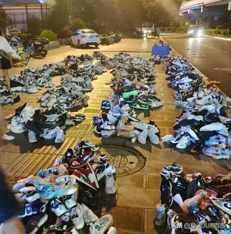 西安流动摆地摊的鞋子,实体店卖鞋哪里便宜质量很好