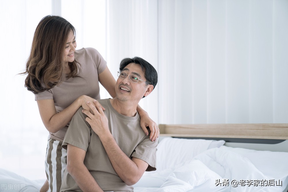 一个男人怎么让两个女人相处和谐,一个男人和三个女人的感情纠葛