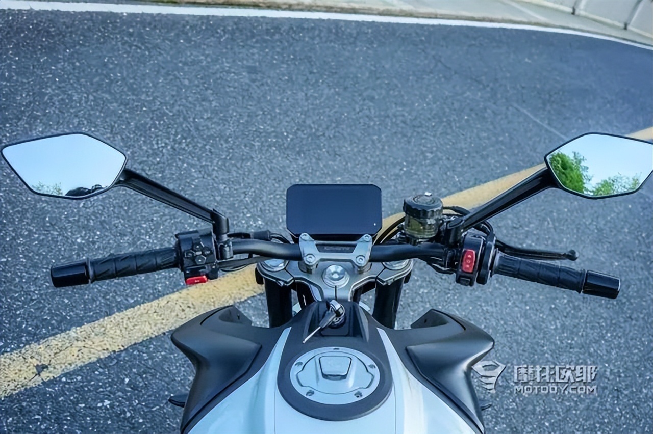 春风450srvs春风450nk,春风450nk与铃木650对比评测