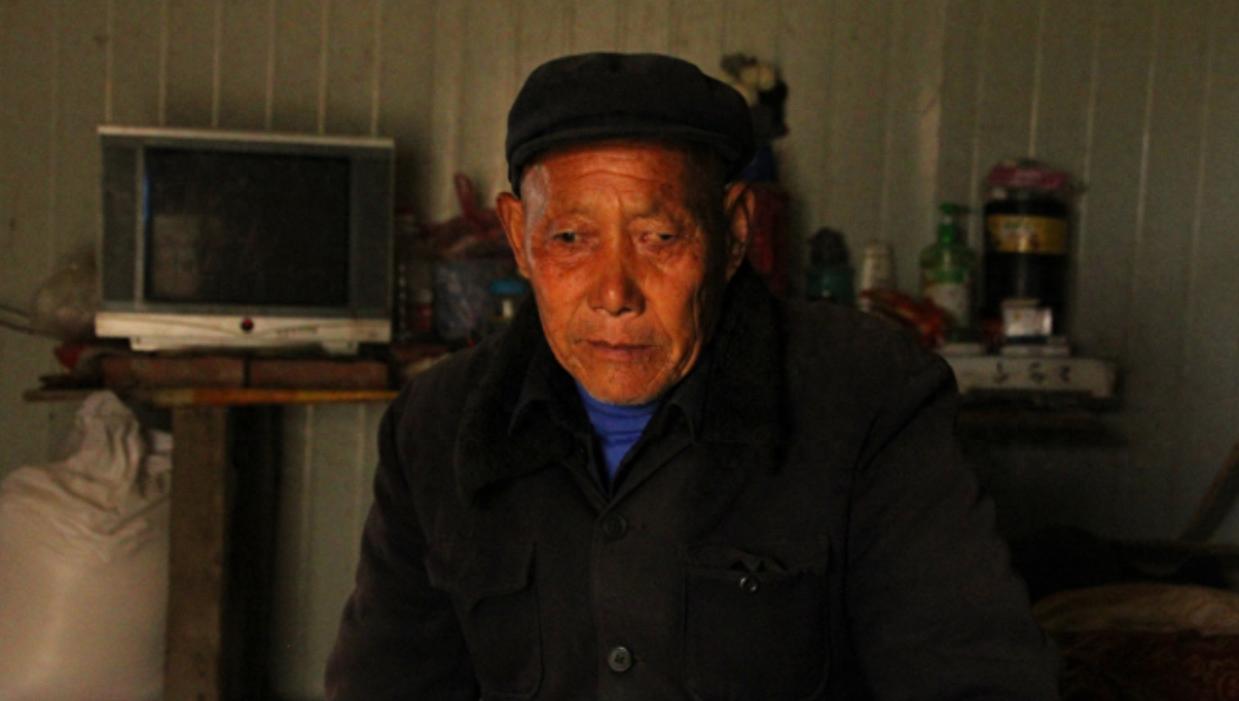 没有工作的老人怎么领退休金,有退休金和没有退休金老人的区别