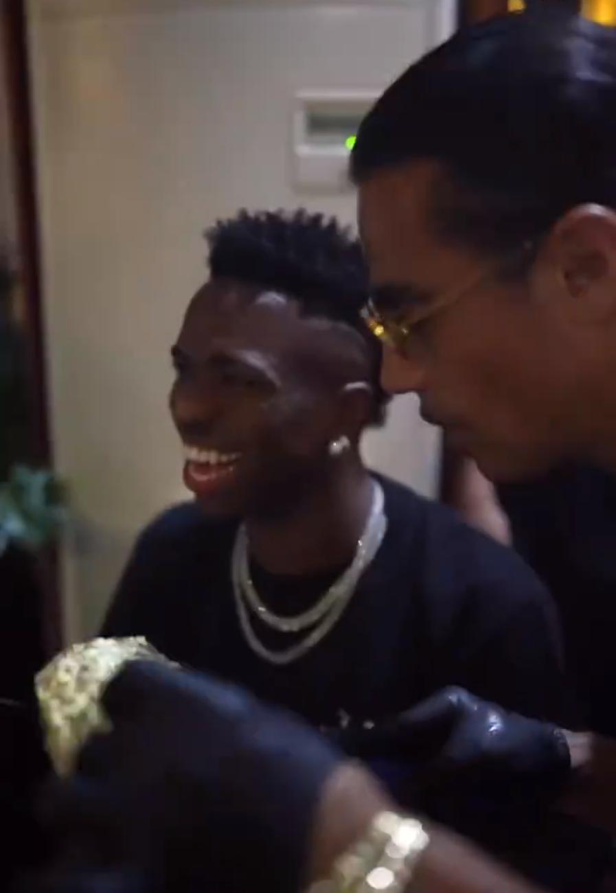 罗纳尔多请巴西队吃烤肉撒盐哥,大罗请巴西队吃牛排撒盐哥