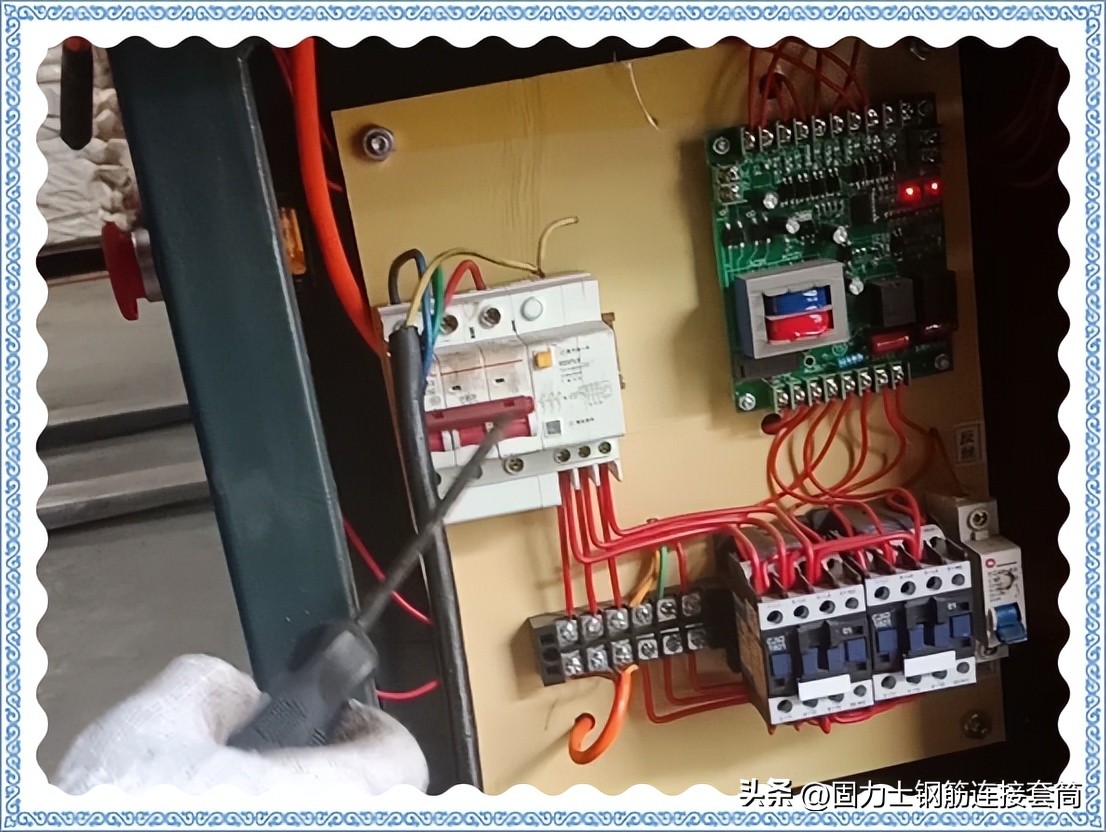 螺纹钢筋自动上料滚丝机生产线,钢筋直螺纹滚丝机怎么调换滚丝轮
