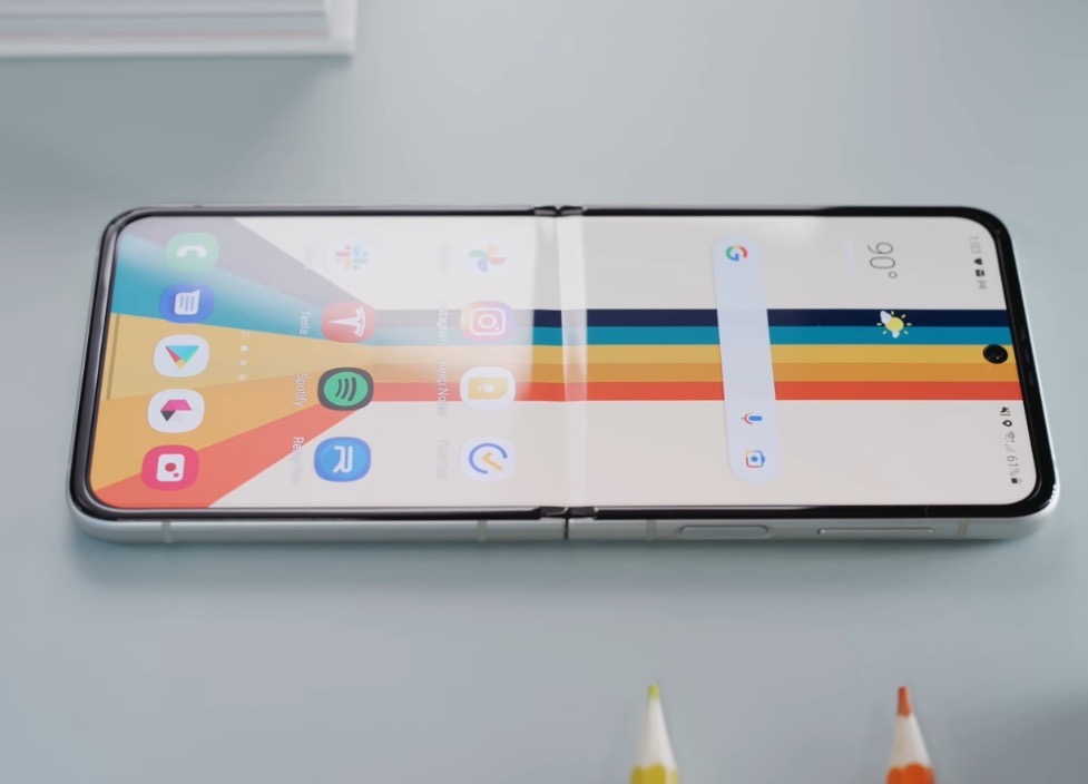 三星折叠屏值得购买不,三星折叠屏官方指导价