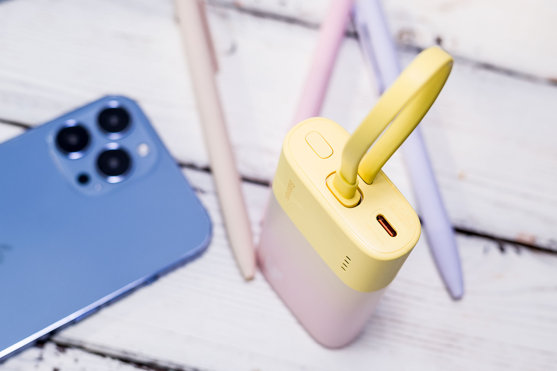 大容量快充移动电源随身携带,便携带线充电宝倍思