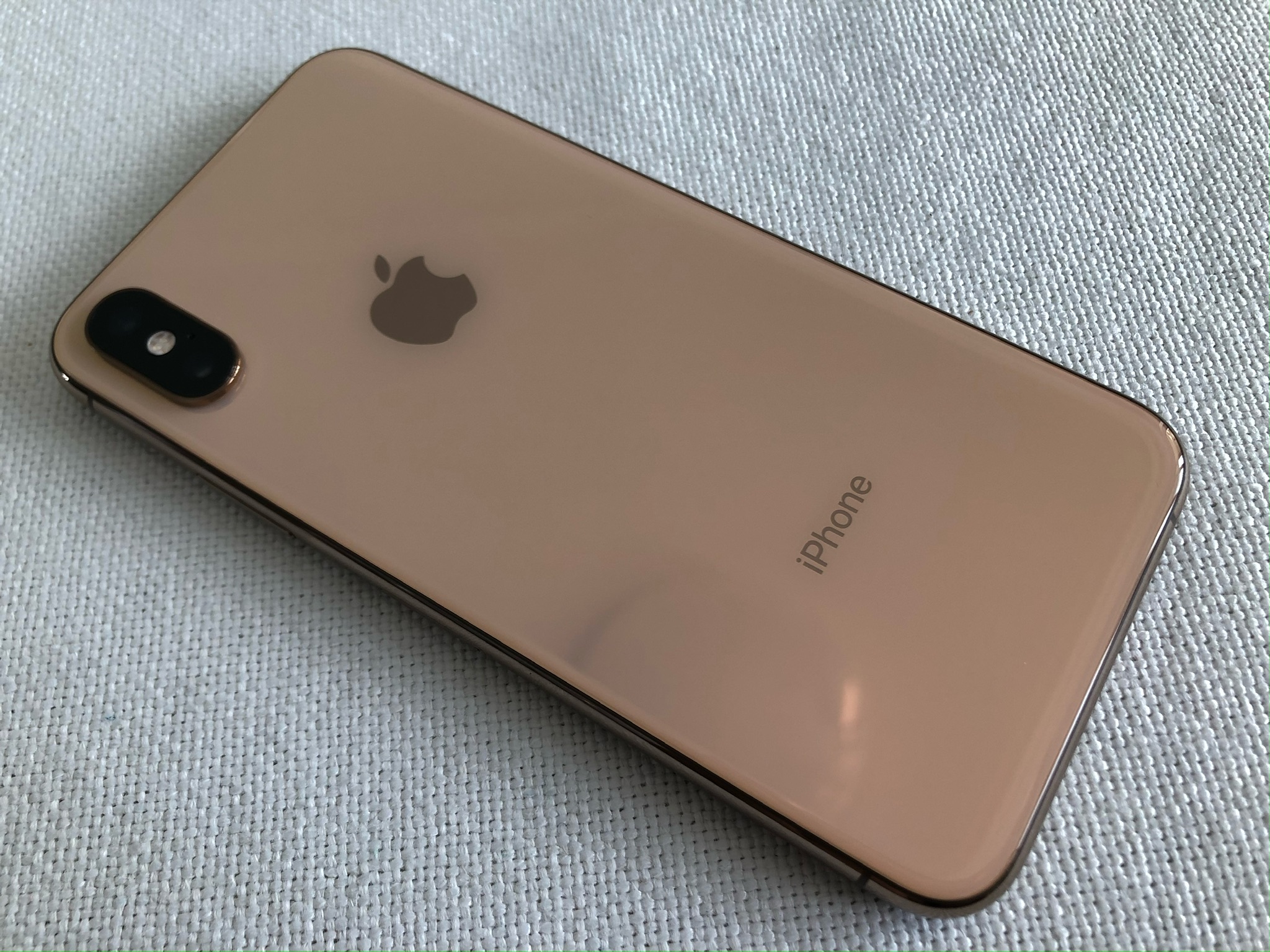 在二手市场收了一部iPhoneXS，开始为安卓低端机市场担忧了