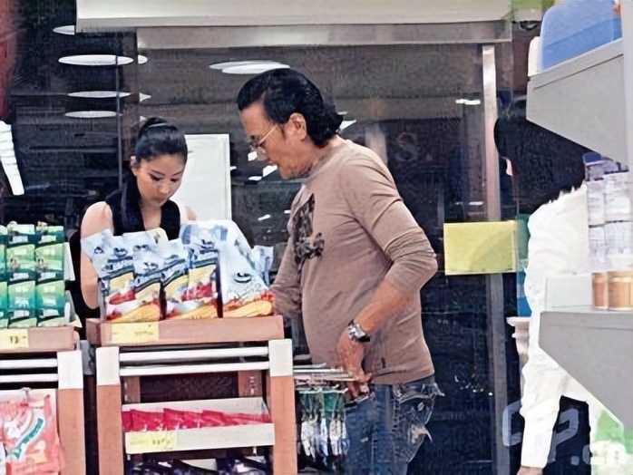 谢贤coco分手后现状,coco多少岁跟了谢贤