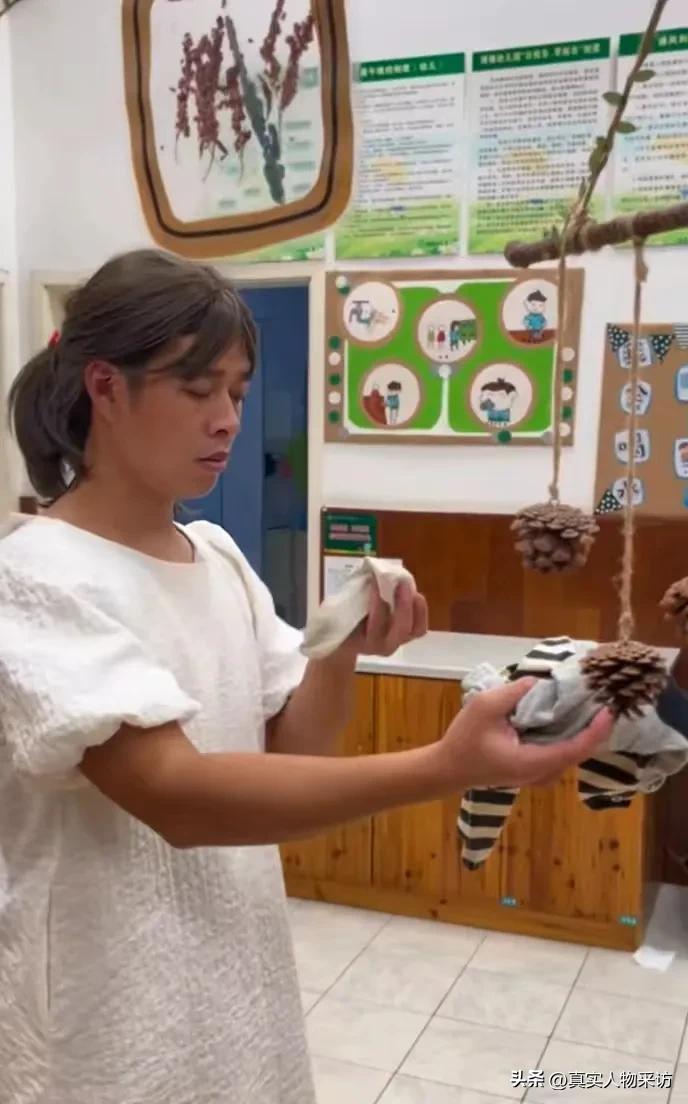 我，单位全是女生，就我一个男的，擅长唱歌跳舞，领导把我当个宝